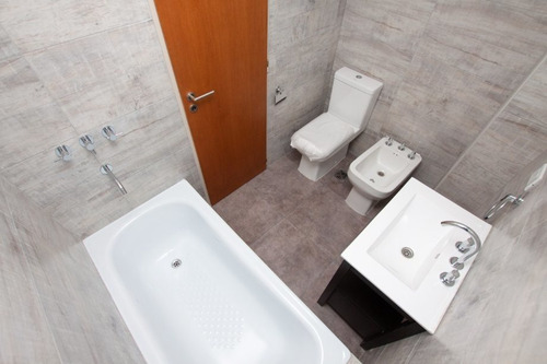 Imagen 12 de 13 de Departamento De 2 Ambientes En Venta - Moron Sur