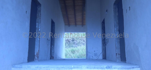 Estupendo Edificio En Venta Para Su Proyecto Residencial O Comercial En Carrizal, Altos Mirandinos 25-14088 A1(3)