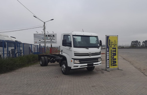 Imagem 3 de 12 de Volkswagem 11180 Prime 2022
