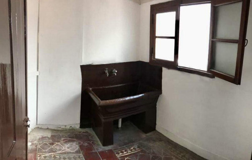 Casa Venta 2 Dormitorios 1 Baño 1 Cochera Y Patio 80 Mts 2 Cubiertos - Terreno 102 Mts 2- La Plata