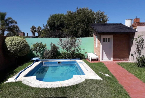 Imagen 16 de 30 de Casa En 2 Plantas Con Parque Y Piscina