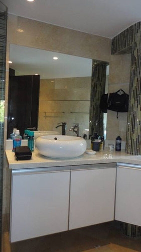 Imagen 18 de 30 de Leal Pérez Vende Majestuosa Casa En Urbanización Guataparo Con Piscina