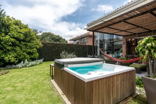 Casa En Venta En El Tejar. Cod V8390