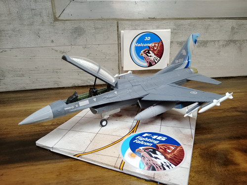Maqueta De Avión F-16b Block10 Argentino Esc1/48+ Plataforma