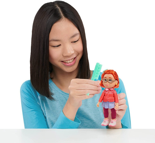 Imagem 2 de 7 de Boneca Meilin Turning Red Disney Pixar Filme Figura