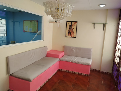 Imagen 3 de 9 de Se Vende Local Comercial En El C.c. Vistamar Alexis Quinan 0416.081.70.64