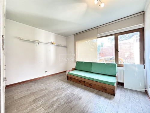 Casa En Venta De 6 Dorm. En Colina