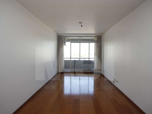Excelente 3 Ambientes Con Cochera, Piso Alto, Muy Luminoso.