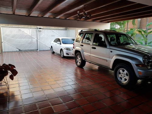 Imagen 2 de 10 de Acogedora Casa Con Amplias Áreas Sociales En Lecheria
