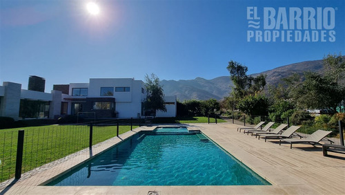 Casa En Venta De 5 Dorm. En Las Brisas