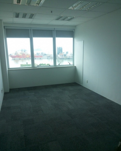 Imagem 2 de 8 de Sala Comercial Em Macaé - Com023 - 32069899