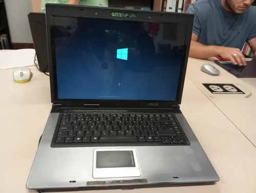 Computador Portátil Asus (Usado)