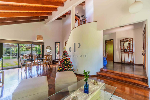 Casa De 4 Dormitorios En Alquiler En Carrasco Norte