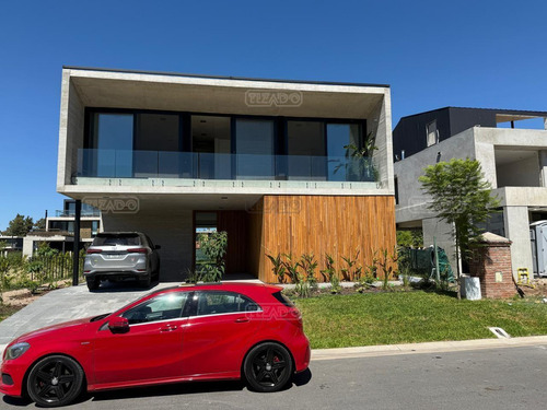 Casa Chalet En Venta En Boulogne, San Isidro, G.b.a. Zona Norte