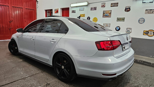Imagen 3 de 25 de Volkswagen Vento Gli 2017 2.0 Tsi At Smart Garage