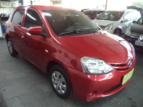 Imagem 4 de 12 de Toyota Etios Hatch X 1.3 16v 5p Mec Completo 2015 Vinho