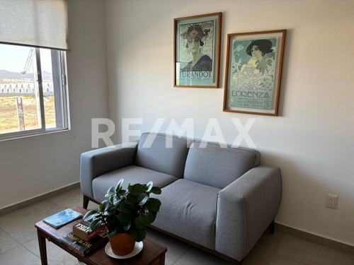 Casa En Venta En Privada De 3 Habitaciones Con Amenidades En San Isidro Juriquilla