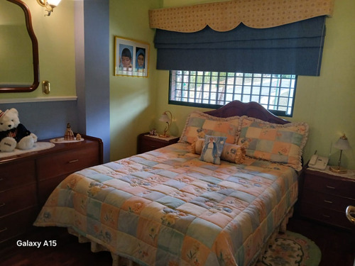 Hermoso Town House Urb. La Unión-el Hatillo