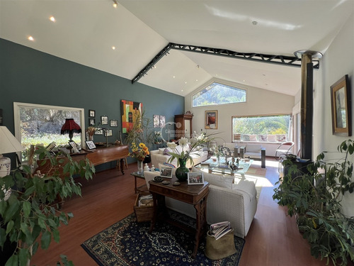 Casa En Venta De 5 Dorm. En Lo Barnechea