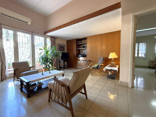 Casona De Categoría Rogelio Martínez Institucional