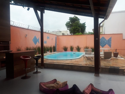 Imagem 2 de 6 de Casa Com Piscina No Centro De Balneário Camboriú - C498 - 34951898