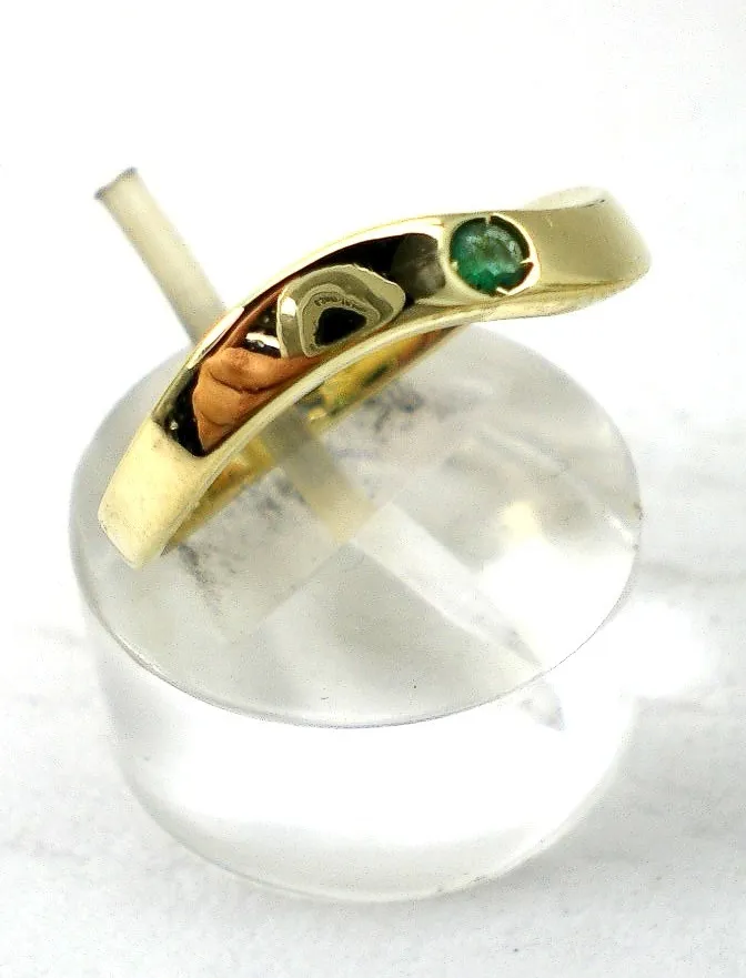 Anillo De Oro 18 Kt Y Esmeralda Natural