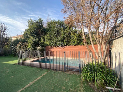 Casa En Venta De 4 Dorm. En Lo Barnechea
