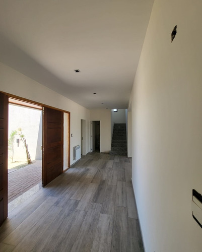 Imagen 22 de 30 de La Cascada Country Golf, Casa En Venta, 3 Dormitorios, 3 Baños, Cochera Para 3