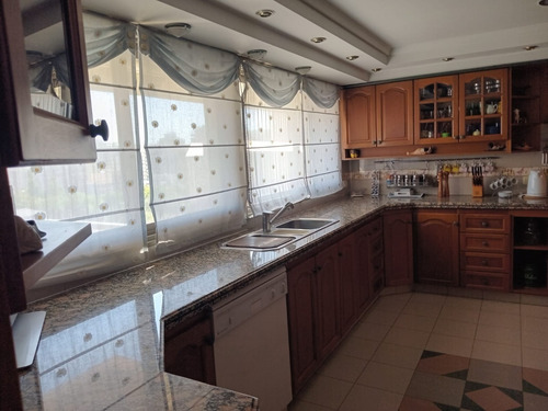 Semi Piso En Alquiler Y/ó Venta Excelente Estado. Ubicado En Sarmiento Esquina Videla. Quilmes Centro. Alquiler U$s 1.800.-, Piso 5°.