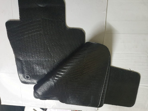 Cubre Alfombras Originales Vw Vento Delanteros Y Traseros Negro