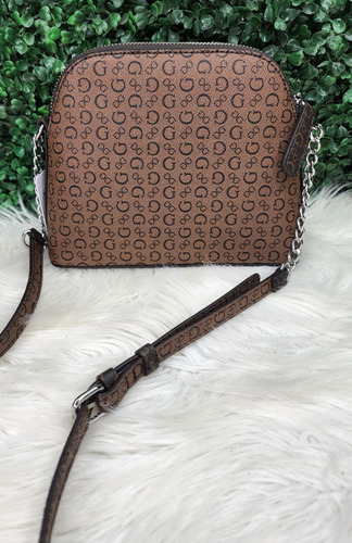 Bolsa Crossbody Guess Factory Cc888314 Color Cafe Marrón Oscuro Estampado Níquel Marrón Oscuro
