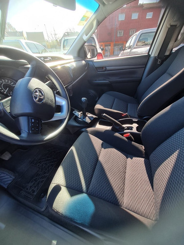Imagen 13 de 16 de Toyota Hilux Dx 4x2 2021