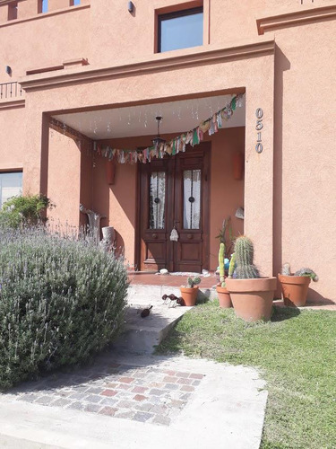 Hermosa Casa 5 Amb Con Piscina Sobre Lote De 980 M2 Barrio 2 Plantas Santa Rita