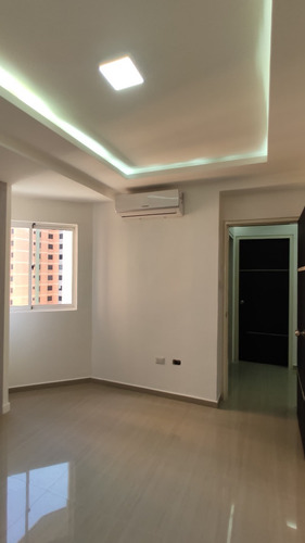 Se Alquila Apartamento A Estrenar En La Urb. Las Chimeneas, Res Montecarlo.jgcs