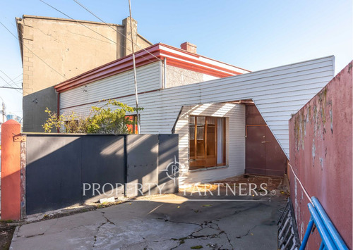 Casa Ideal Para Oficinas O Uso Comercial Por Su Ub...