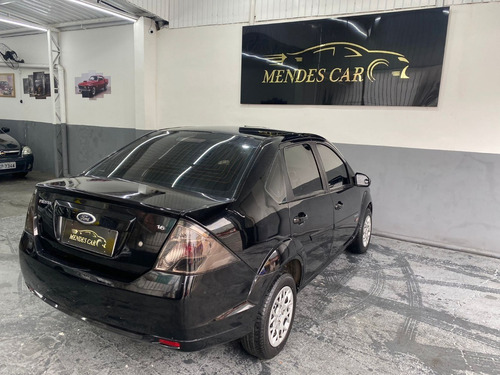 Imagem 6 de 12 de Ford Fiesta Sedã