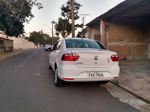 Volkswagen Voyage 2013 1.0 Vht Total Flex 4p