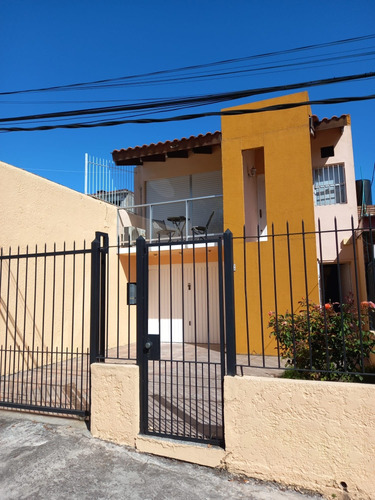 Vendo Casa De 3 Dormitorios, Garaje, Barbacoa, Zon Unión.