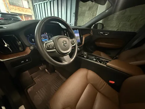 Volvo XC60 2.0 T8 Plus