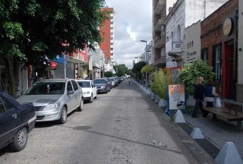 Local En Venta Sobre La 9 De Julio A Metros De La Estación De Bernal