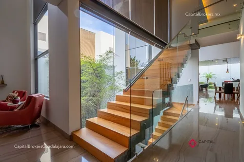 Casa De Lujo Con Alberca En Venta Zona Andares