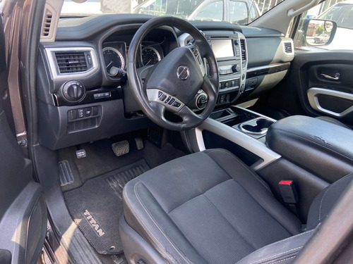 Nissan Titan 2018 Sv 4x4 V8 Aut Dob/cab Enganche $