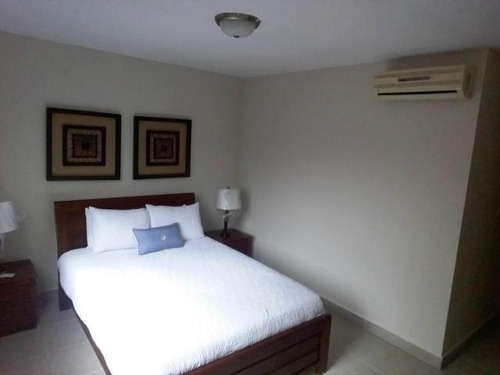 Venta De Apartamento En Green Bay, Costa Del Este 18-3009
