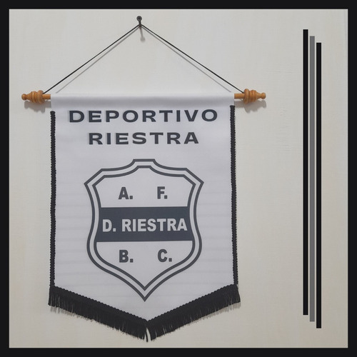 Banderín Deportivo Riestra 28x38 Cm Tela Y Madera
