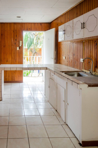 Condominio En Vargas Araya, Montes De Oca. 1 Dormitorio