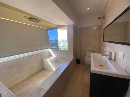 Imagen 19 de 29 de Fernando Guerrero Vende Apartamento Duplex Tipo Pent House En Res. Santa Teresita. Mañongo.