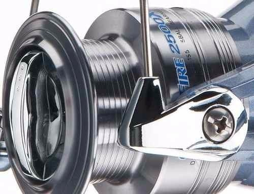 Kit Pesca Molinete Daiwa Crossfire 2500x + Vara Ms Combat