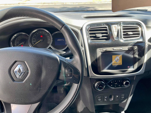 Imagen 3 de 8 de Renault Sandero 2015 1.6 Privilege Nav 105cv