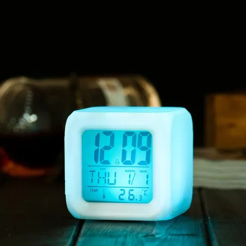 Reloj Despertador Luz Led 7 Colores Alarma Temperatura Fecha