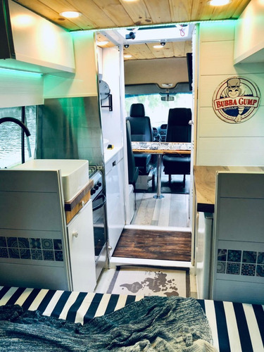 Carrozados Equipamiento Motorhome Standard Y Luxury
